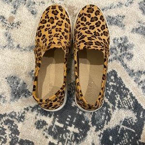 mia cheetah platform shoes, size 7